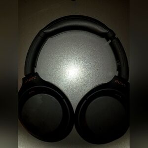 Sony - WH1000XM4 Wireless Noise-Cancelling Over-the-Ear Headphones - Bla…